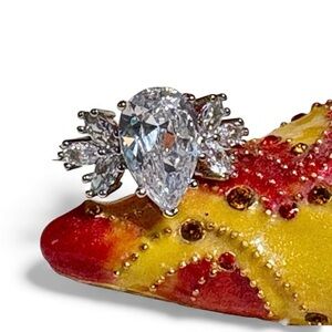 NWT Elegant pear shaped Ring-Costume